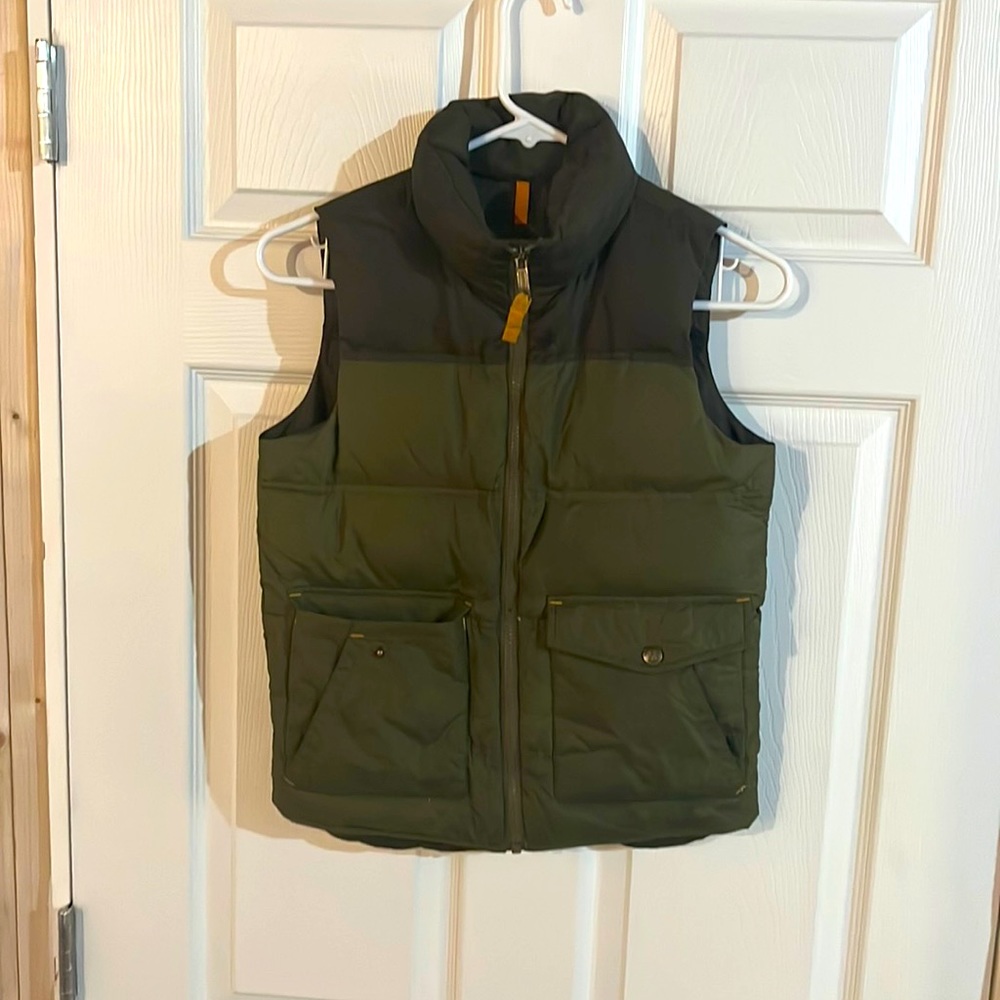Land’s End size small boys puffer vest.
